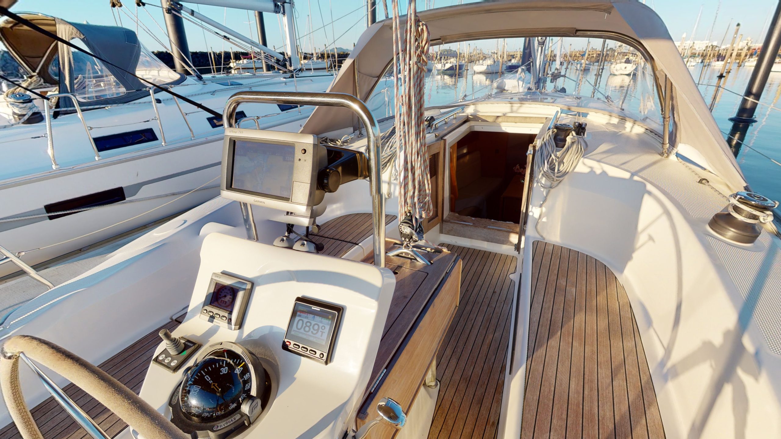 Bavaria-32-Island-Breeze-12162022_101115